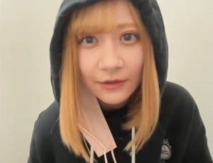 スタイル抜群金髪美女インフルエンサーとのzoom