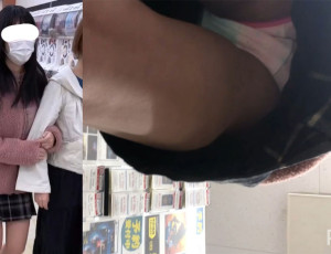 ゲームの話で盛り上がる10代女子をパシャリ