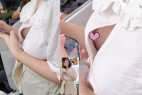 【胸チラ動画】美白JKの透き通るような軟乳ピンク乳輪【乳輪チラ】
