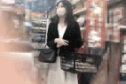 同業者2人に狙われる美女さん/フラッシュを炊くと純白Pにハミ毛が丸見えのサプライズ【禁断の逆さ撮り】Vol.48